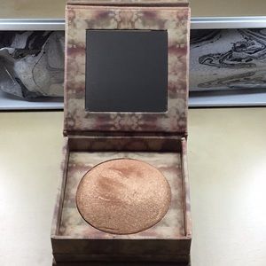 URBAN DECAY NAKED ILLUMINATED HIGHLIGHTER